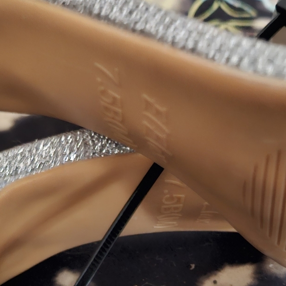 🍍 Sliver Bling ankle strap heels - Picture 6 of 7